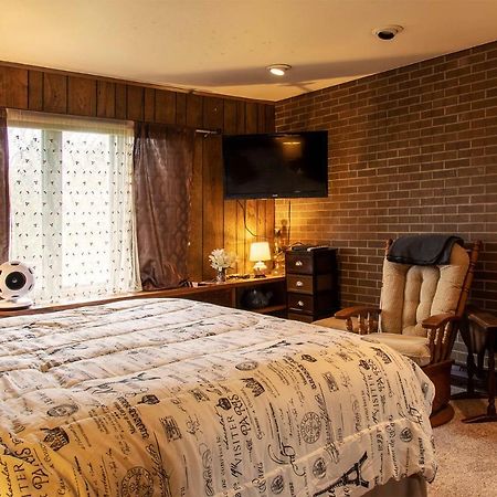 Shane Acres Country Inn Juneau エクステリア 写真