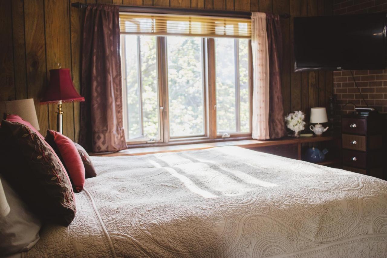 Shane Acres Country Inn Juneau エクステリア 写真