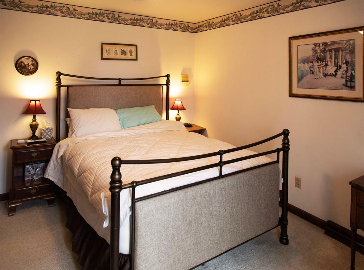 Shane Acres Country Inn Juneau エクステリア 写真