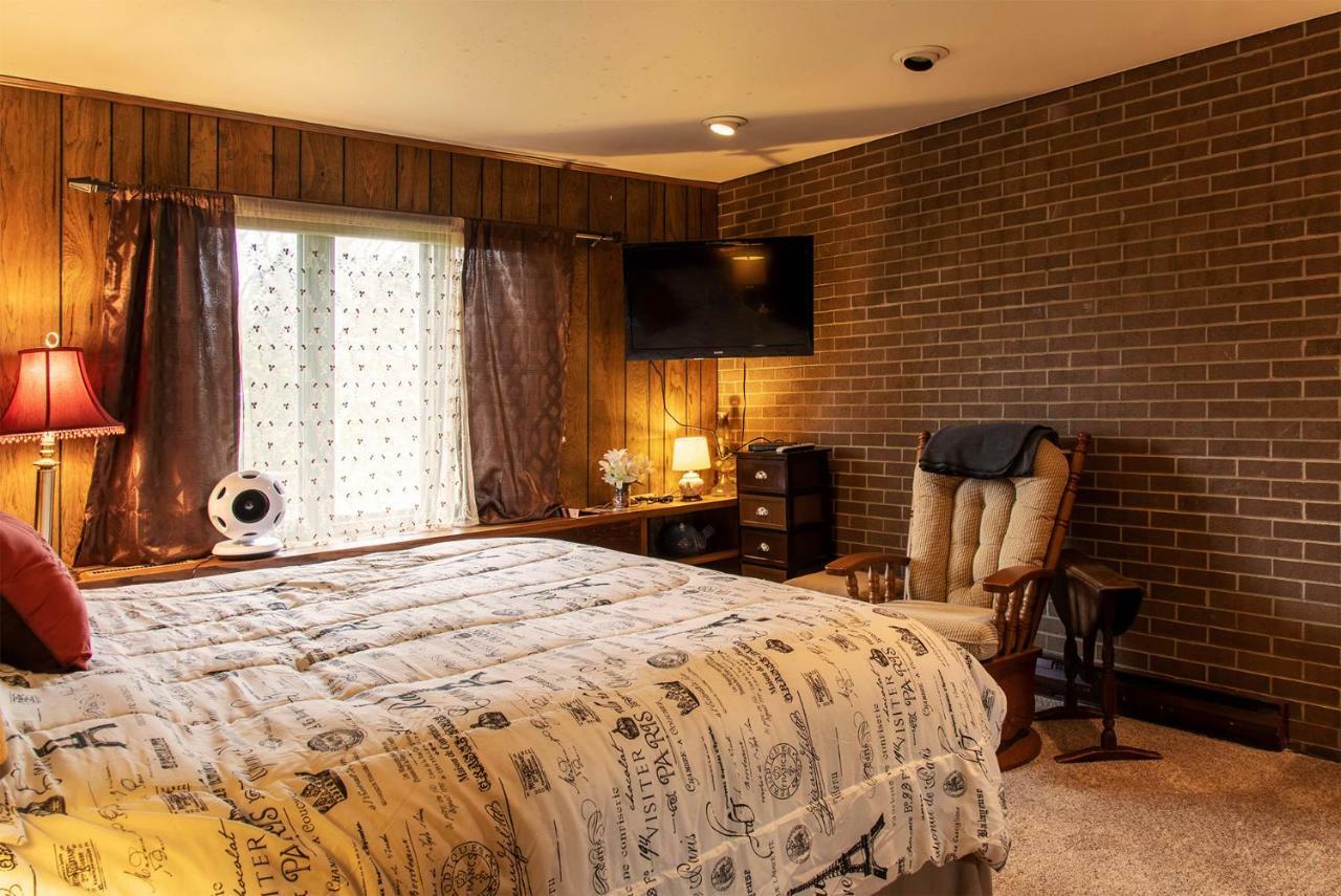 Shane Acres Country Inn Juneau エクステリア 写真