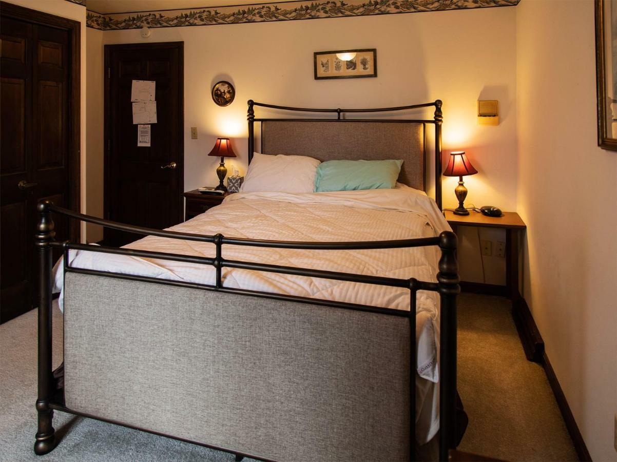 Shane Acres Country Inn Juneau エクステリア 写真