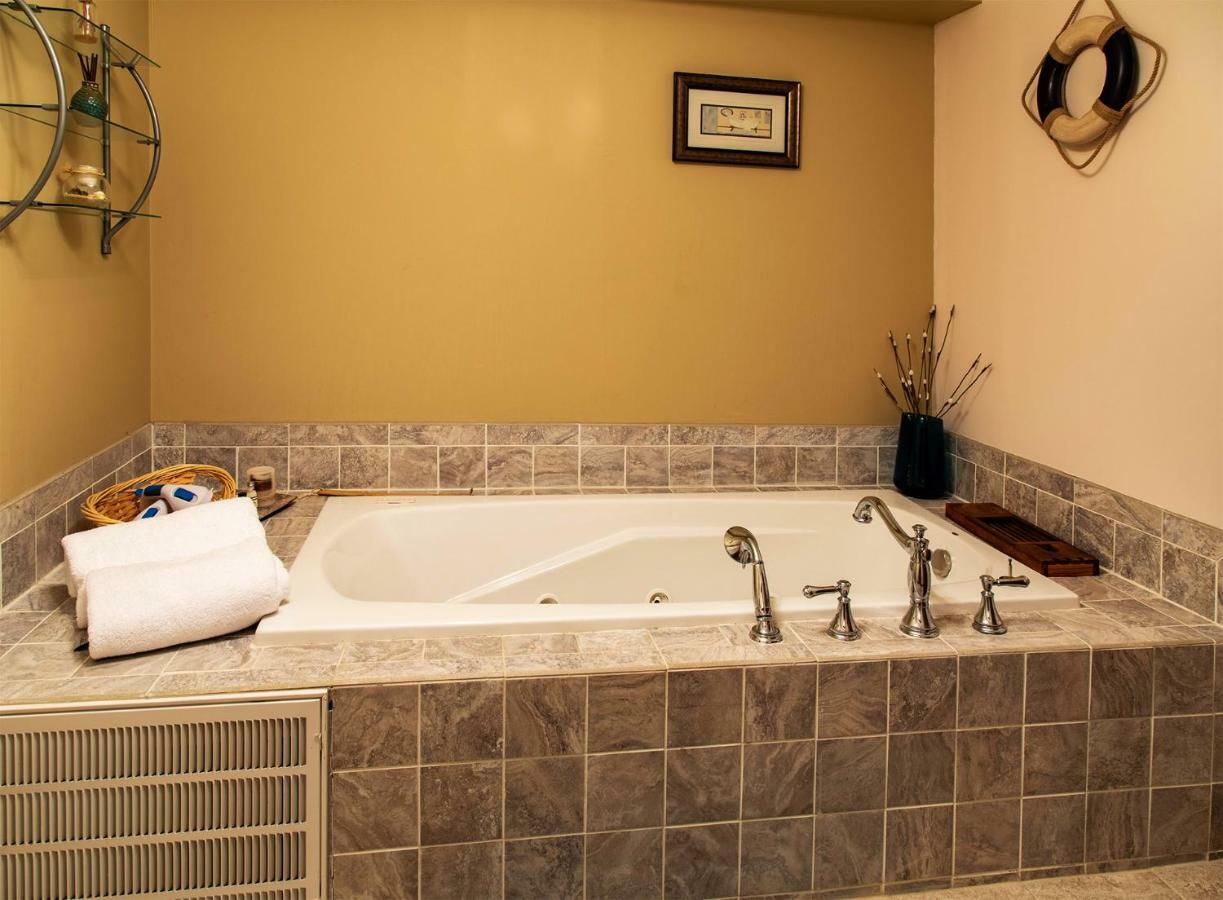 Shane Acres Country Inn Juneau エクステリア 写真