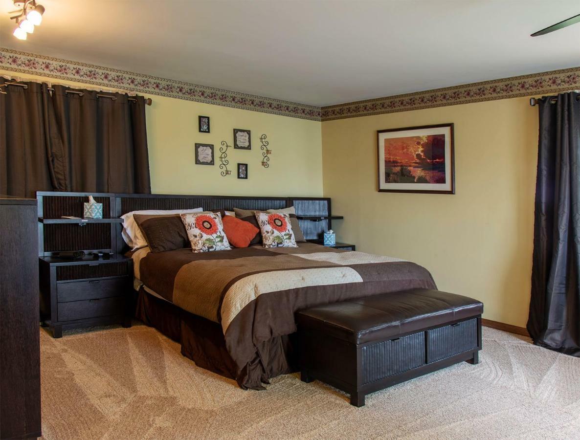 Shane Acres Country Inn Juneau エクステリア 写真
