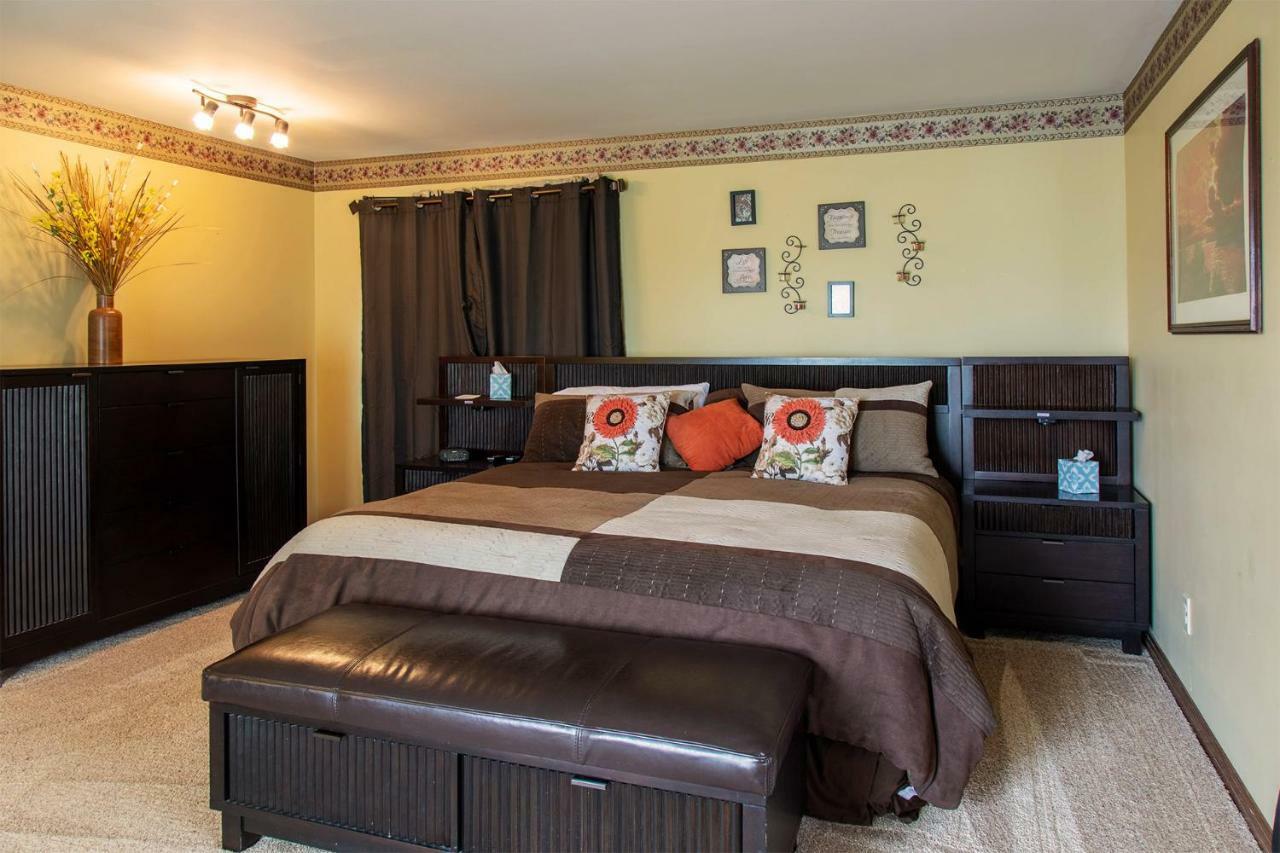 Shane Acres Country Inn Juneau エクステリア 写真
